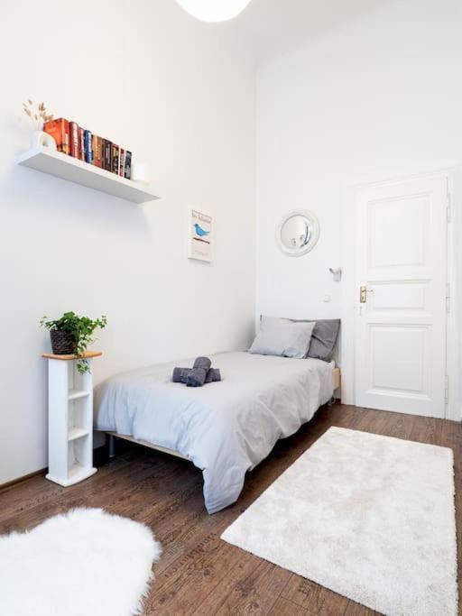 Peace In Downtown Apartment