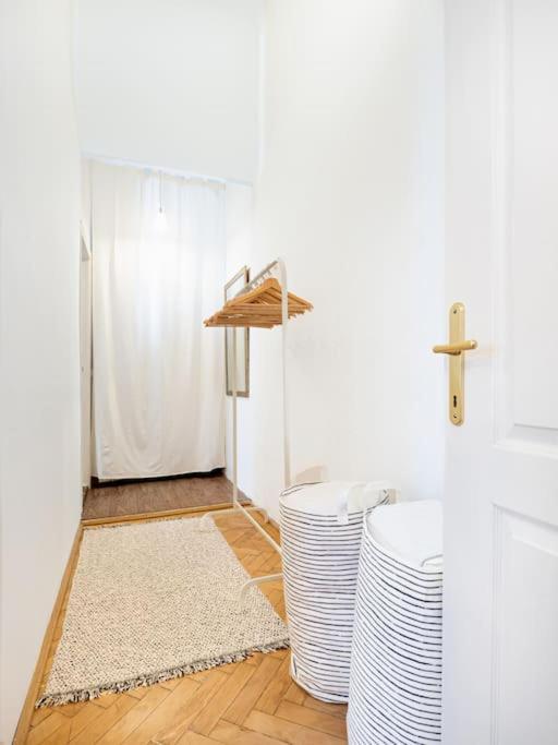 Peace In Downtown Apartment *